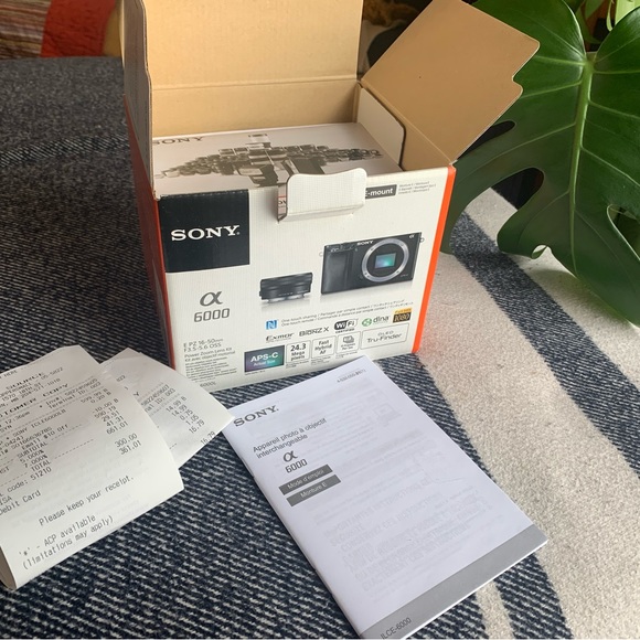 Sony: a6000 SLR Camera with 3.0-Inch LCD and 16-50mm Power Zoom Lens (Black) - Picture 2 of 6